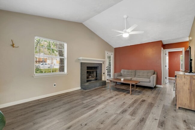 Photo - 1552 Cinnamon Bear Cir