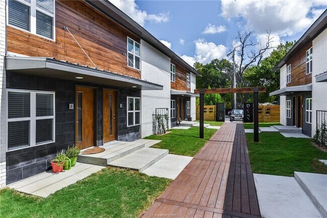 Photo - 502 1st St Unit 2