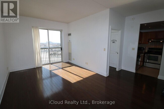 Photo - 2737 Keele St Unit 910