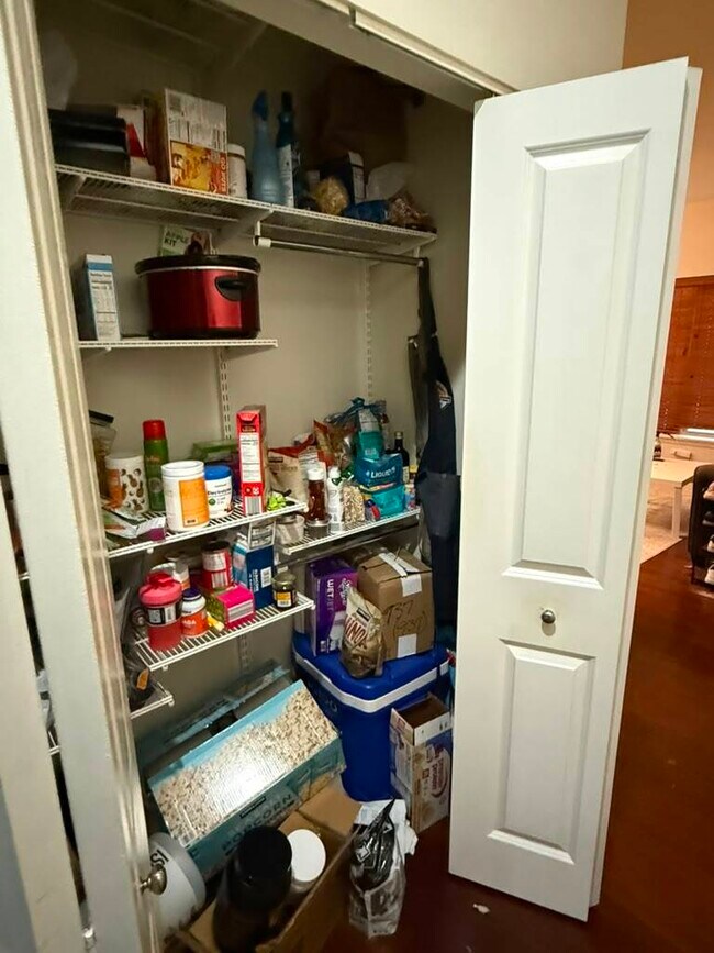 Photo - 811 W Lill Ave