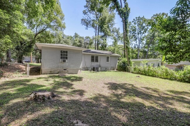 Photo - 4 bed 2 bath house, Walk to Stadium!! Available July 2026