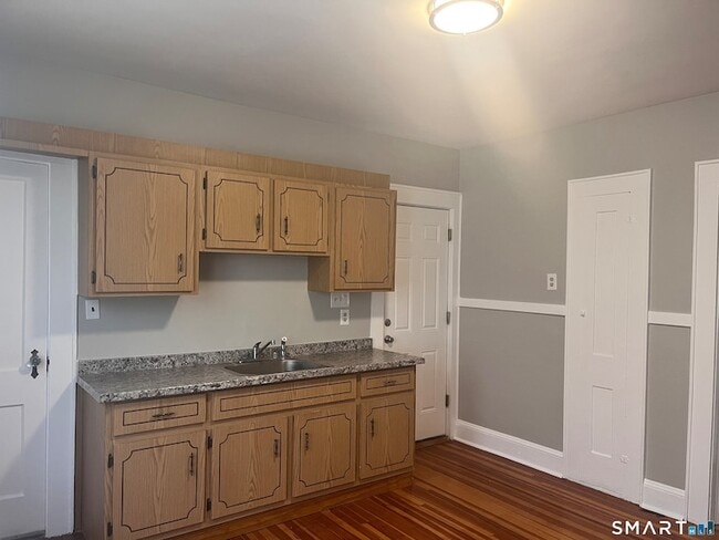 Photo - 460 Anson St