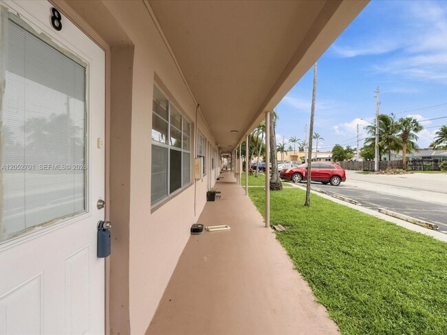 Photo - 230 SW 11th Ave Unit 8