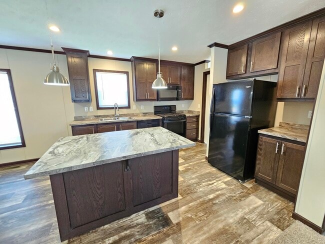 Building Photo - 46000 Geddes Rd