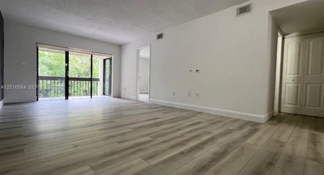 Building Photo - 8885 Fontainebleau Blvd Unit 205