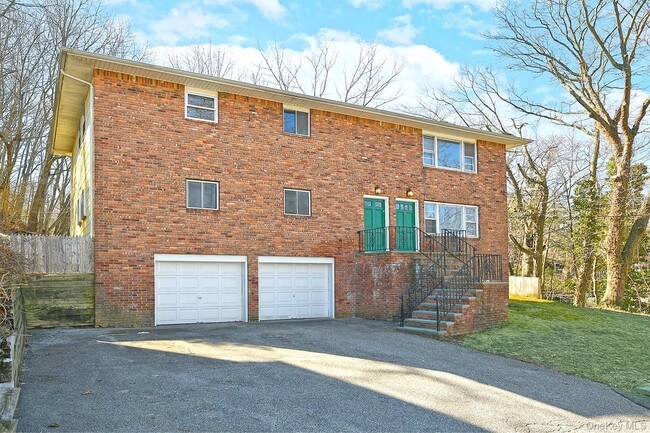 Photo - 8 Harbor Hill Rd