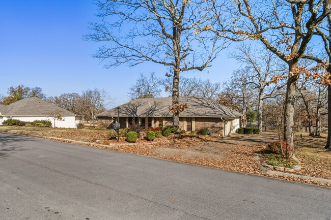 Photo - Beautiful 3 Bed / 2 Bath Home in Fort Smith (0.73 Acre Lot)