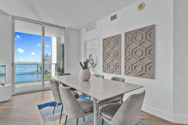 Photo - 300 S Biscayne Blvd Unidad T-1708