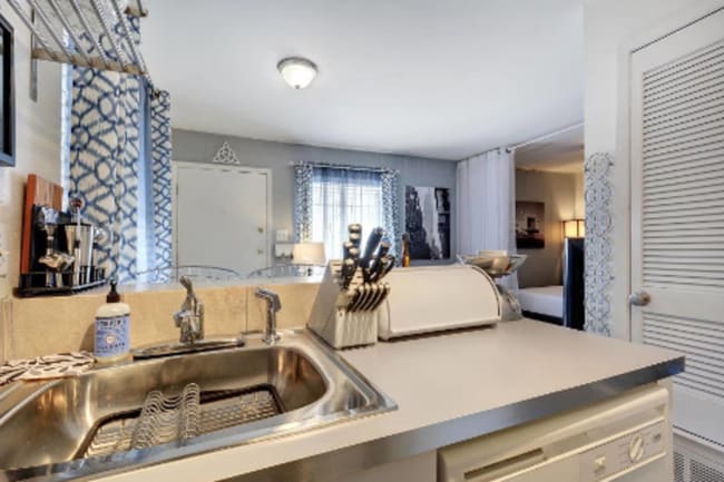 Building Photo - 305 W 35th St Unit 113 Rental
