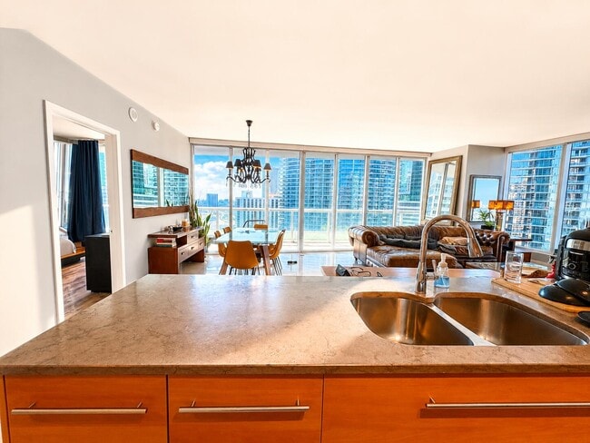 Photo - 465 Brickell Ave Unidad 2302