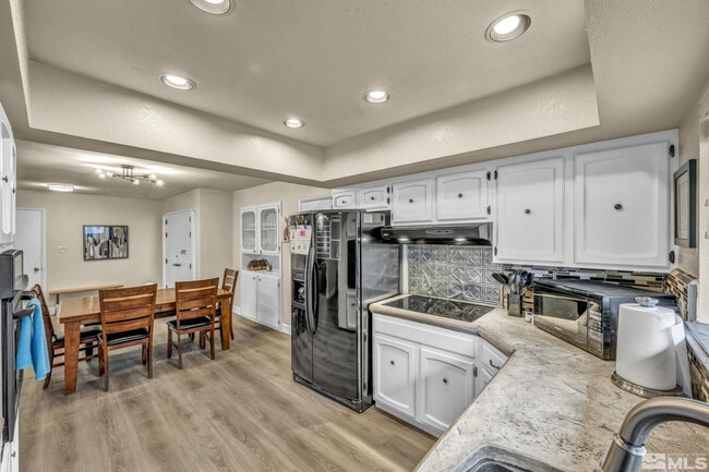 Photo - 1490 Foster Dr