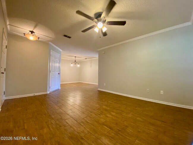Photo - 1530 Vineland Cir