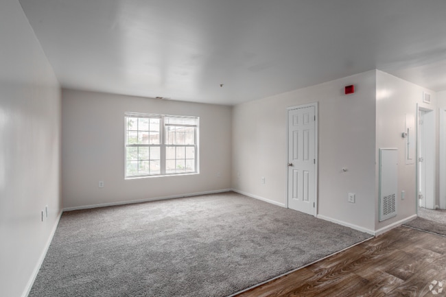 Building Photo - 225 W 4th St Rental