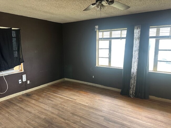 Photo - 4409 S Travis St