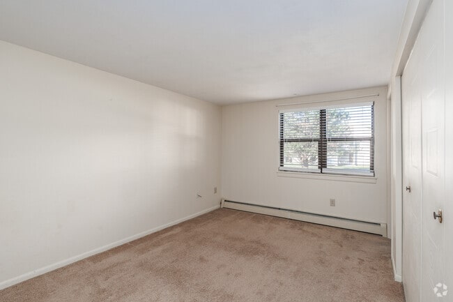 2BR, 2BA - 960SF - Primary Bedroom
