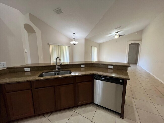 Photo - 946 Seneca Trail