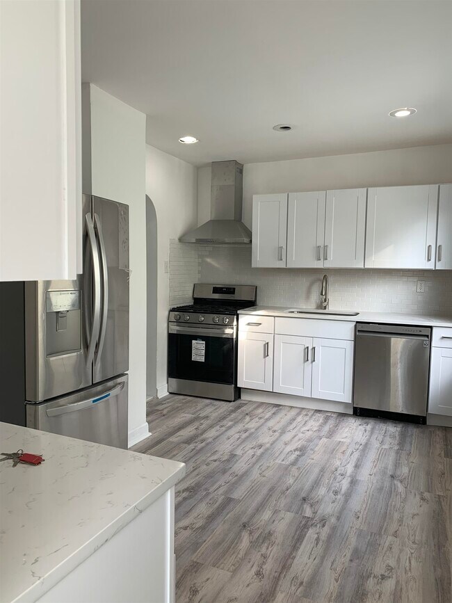 Photo - 22 E 39th St Unidad 2nd floor