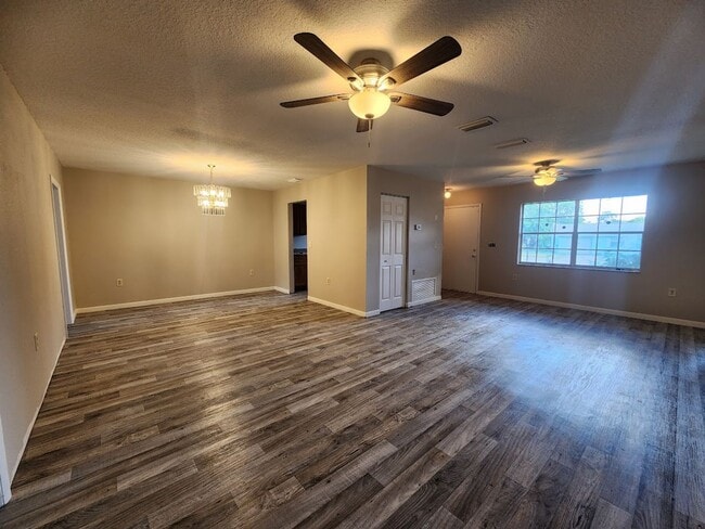 Photo - Bed 2 Bath, 2 car garage (SW Ocala/ Marion Oaks)