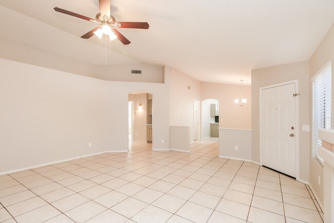 Photo - 1015 N Longmore St