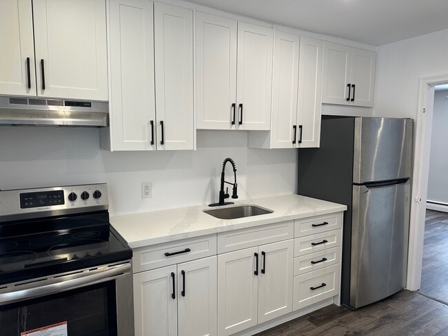 Photo - 113 Rossland Rd E Unit 3