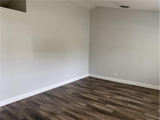 Photo - 998 SW N Globe Ave