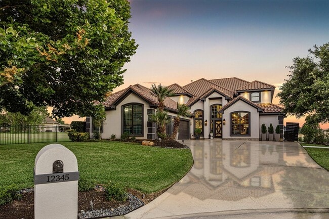 12345 White Oak Point