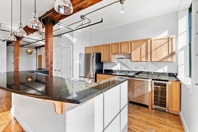 Photo - 881 E 1st St Unidad 302