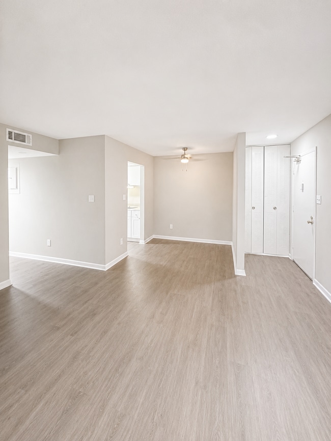Photo - $1,450 / 3br -1056 ft2 COMING SOON!! Unit #3
