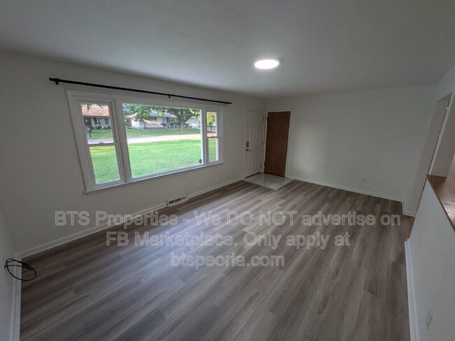 Photo - 622 W Laclaire Ln