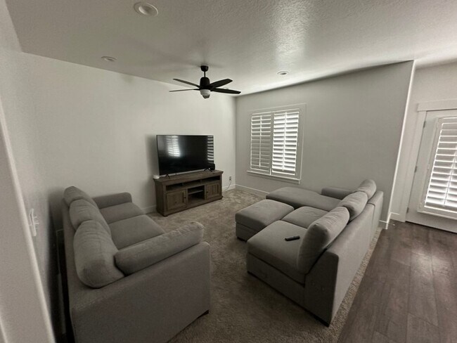 Photo - 289 W 530 N