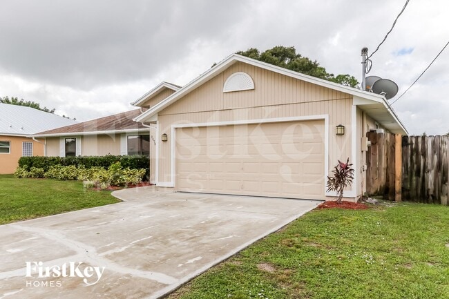 Photo - 2078 SW Idaho Ln