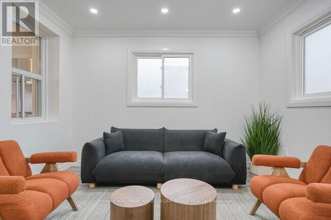 Photo - 151 Broadview Ave