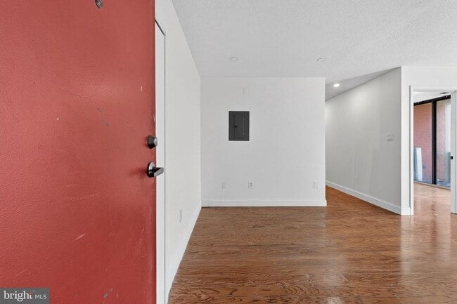 Building Photo - 16 S Van Dorn St Unit 506
