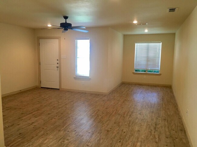 Photo - 5507 122nd Street