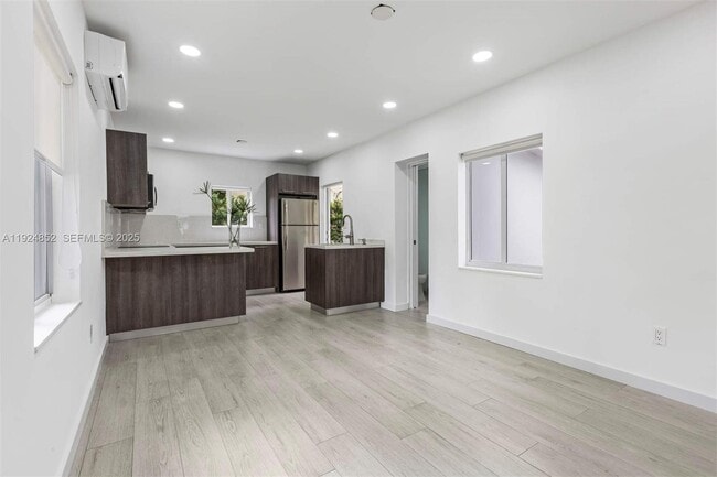 Photo - 623 NE 61st St Unit 5