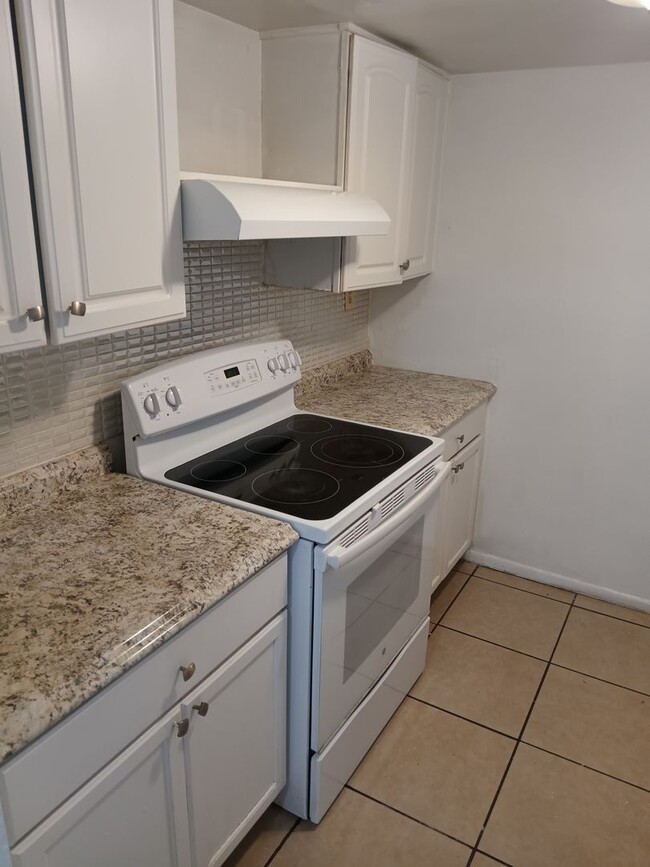 Photo - 1436 Holden Ave Unit B