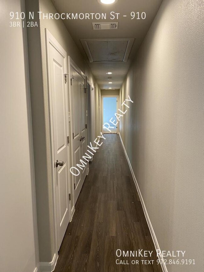 Photo - 910-914 N Throckmorton St Apartment Unit 910