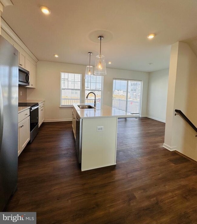 Photo - 58 Bolingbroke Wy