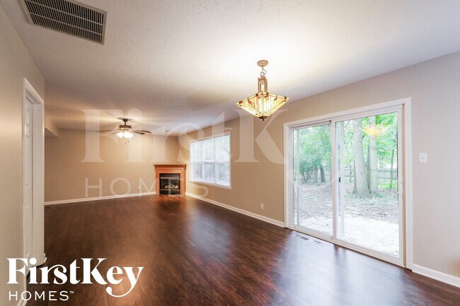 Photo - 944 Breaside Ln