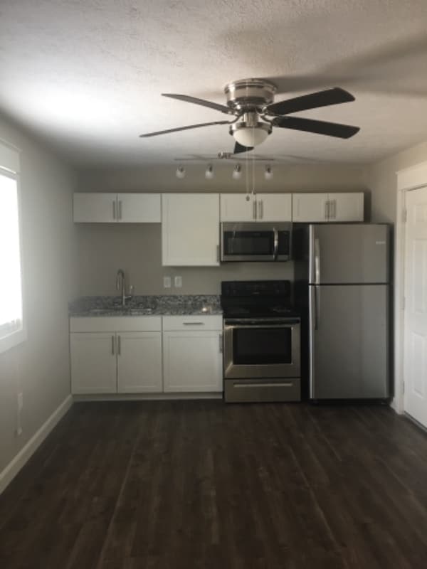 Building Photo - 320 E Main St