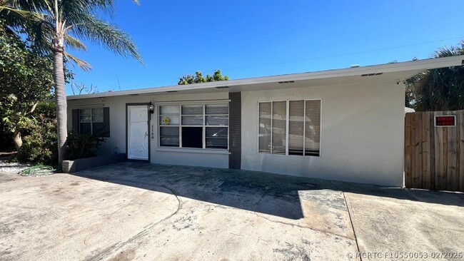 Building Photo - 1120 NE 23rd Pl