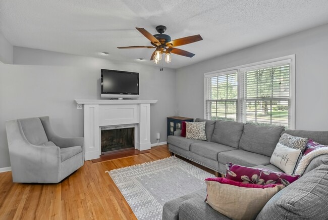 Photo - 7917 W 92nd Pl