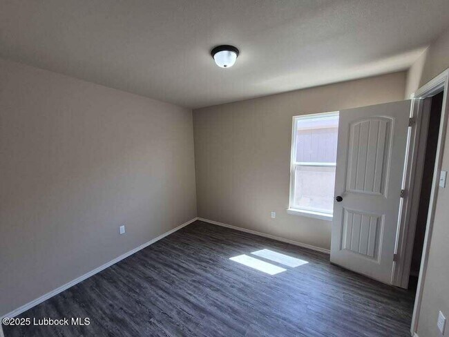 Photo - 214 Guava Ave