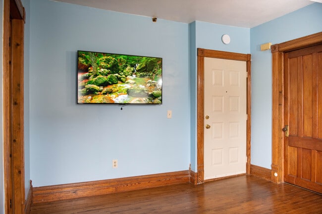 Photo - 129 Green St