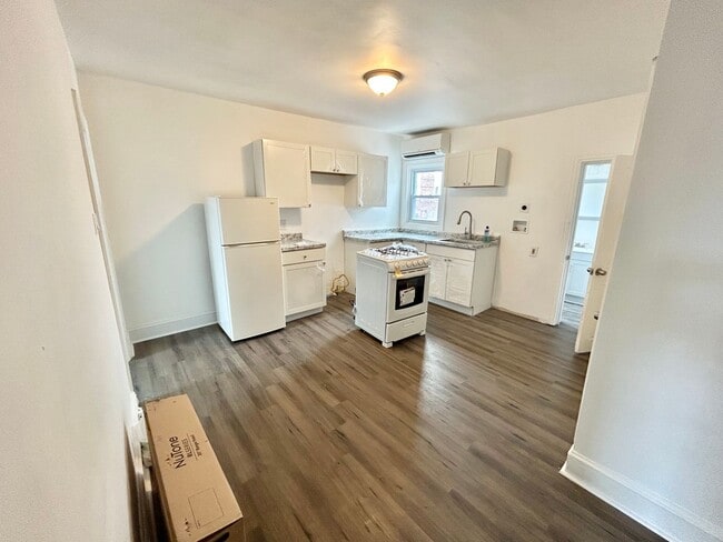 Photo - 2731 W Girard Ave House