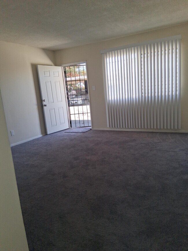 11256 Raymond Ave Unit 8