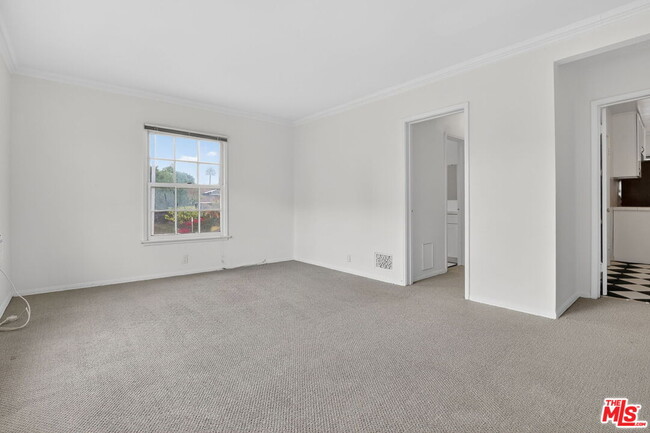Photo - 314 N St Andrews Pl Unit 3