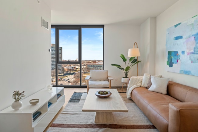 Building Photo - 513 S Damen Ave Rental