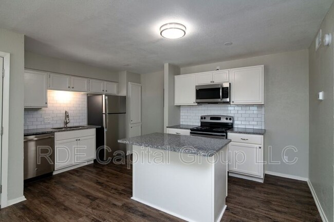 Building Photo - 8045 W Elizabeth Ln Unit 124 Rental