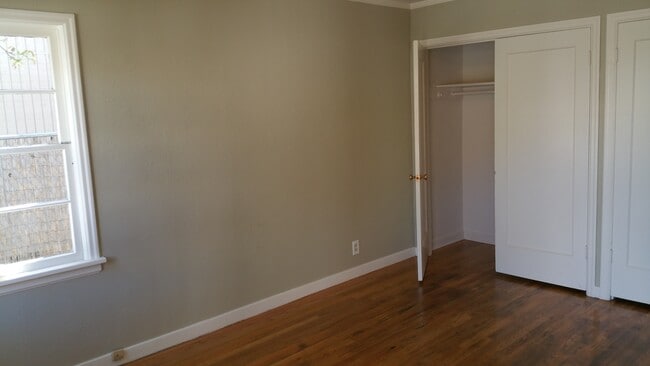 Photo - 107 Southeast 80th Avenue